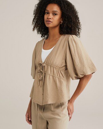 WE Fashion Blouse in Beige: front