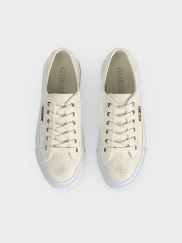 GUESS Ниски маратонки 'JELEXA10' в бяло
