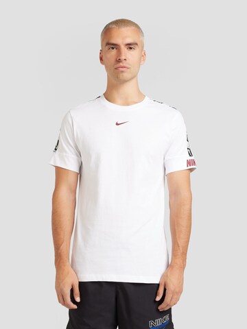 Tricou de la Nike Sportswear pe alb: față