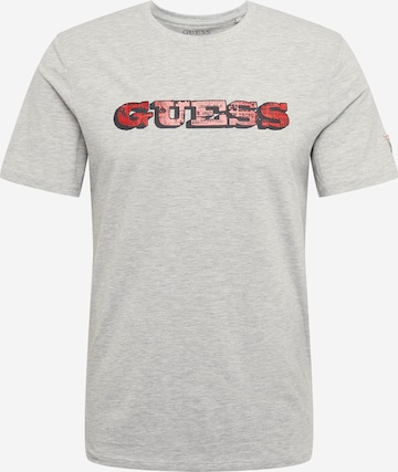 Tricou de la GUESS pe gri: față