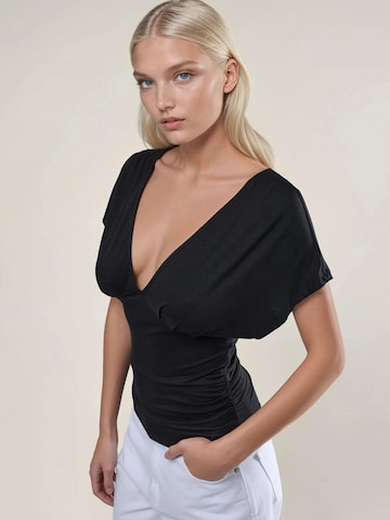 Hiccup Shirt in Black: front