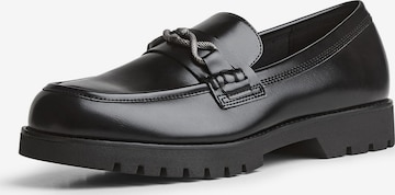 Chaussure basse Bershka en noir : devant