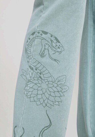 Regular Pantalon Ed Hardy en vert : sur le côté
