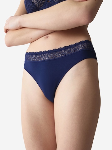 TRIUMPH String in Blau