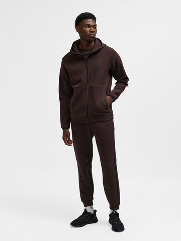 Veste de survêtement 'Tech' Hummel en marron : devant