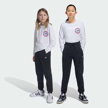 ADIDAS ORIGINALS Tapered Παντελόνι 'Trefoil Essentials' σε μαύρο: μπροστά