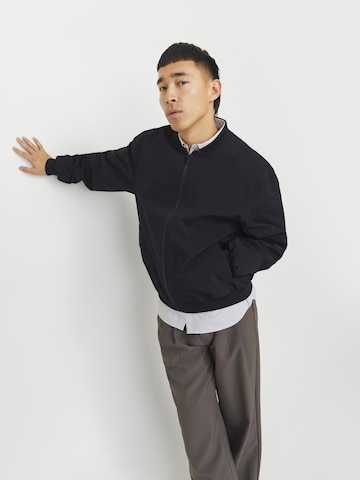 JACK & JONES Демисезонная куртка 'JJECharge' в Черный