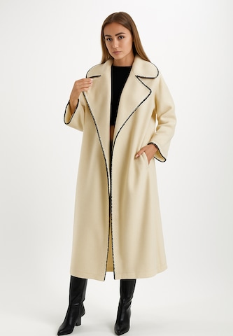 Elara Mantel in Beige: Vorderseite