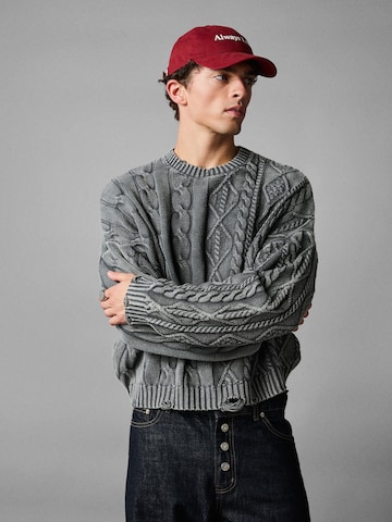 Bershka Sweater in Grey: front