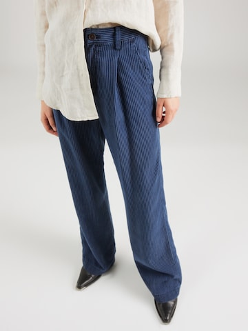 MUSTANG Wide leg Pleat-Front Pants in Blue: front