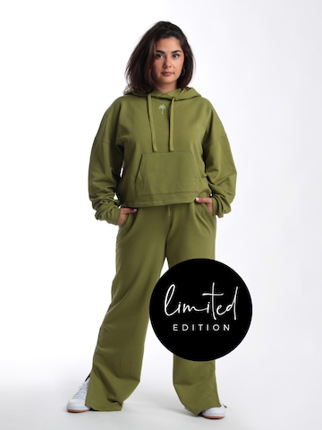ABOUT YOU Limited Loose fit Pants 'Ronja' in Green: front