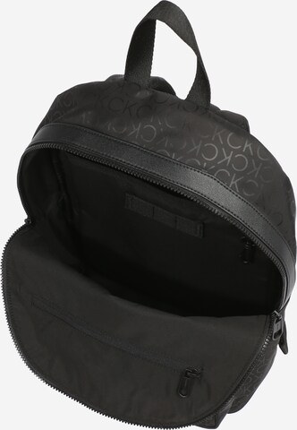 Calvin Klein حقيبة ظهر بلون أسود