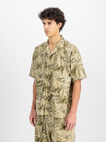 Fit confort Chemise 'Honolulu' ALPHA INDUSTRIES en vert : devant