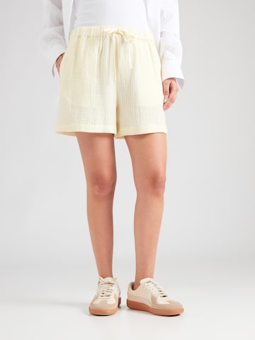 Largi Pantaloni de la Calvin Klein Jeans pe alb: față