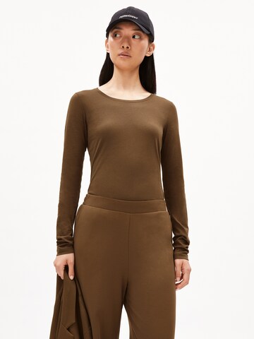 ARMEDANGELS Longsleeve ENRICCA SOFT in Braun: Vorderseite