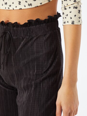 Miss Selfridge - regular Pantalón en negro