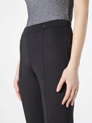 Coupe slim Pantalon à plis Marc Cain en noir