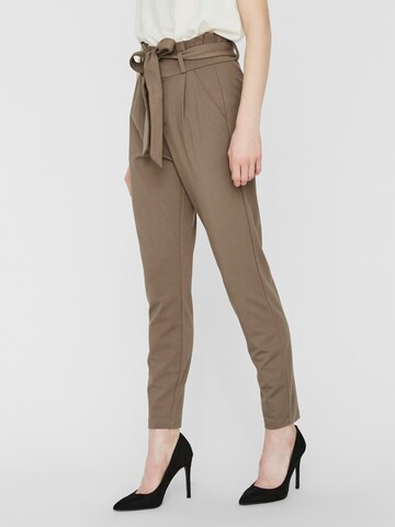 VERO MODA Slim fit Pleat-front trousers 'Eva' in Beige: front