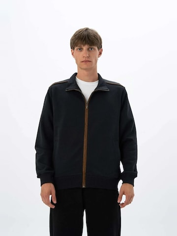 Vestes en maille Arma en noir : devant