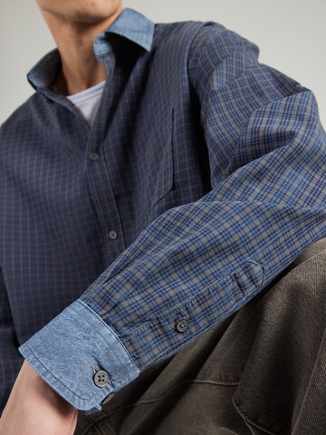 Comfort fit Camicia 'Fabian' di WEEKDAY in blu