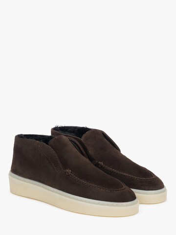 Estro Slipper – hnědá