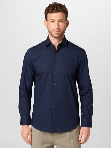 Coupe regular Chemise business Michael Kors en bleu : devant