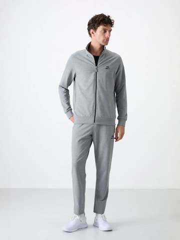 Survêtement Tommy Life en gris : devant