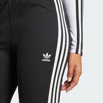 Evazați Pantaloni 'Adicolor' de la ADIDAS ORIGINALS pe negru