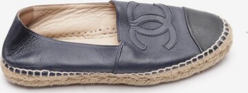 CHANEL Flats & Loafers in 38 in Blue: front