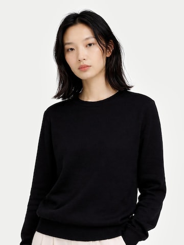 GOBI Cashmere Trui 'Women's Essential Cashmere Crewneck Sweater' in Zwart