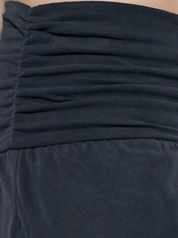 Loosefit Pantaloni modello harem di Busem in grigio