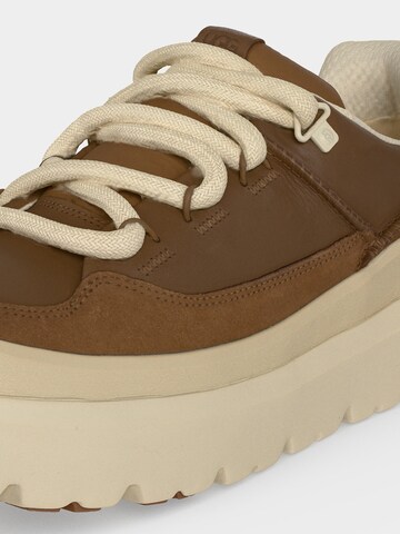 Baskets basses 'Heritage Utility' UGG en marron