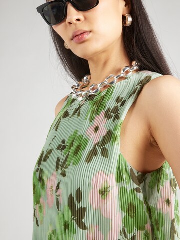 VILA Top in Green