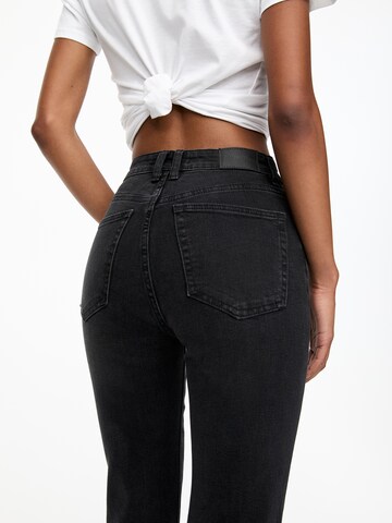 Pull&Bear Regular Jeans in Schwarz