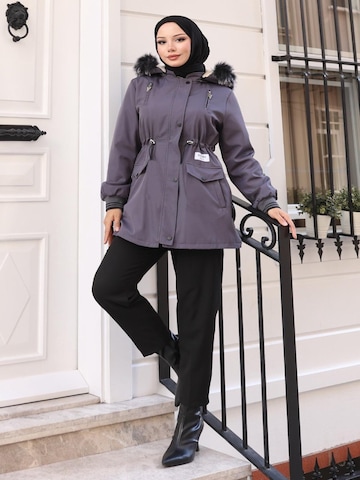 MODAMIHRAM Winter jacket in Grey: front