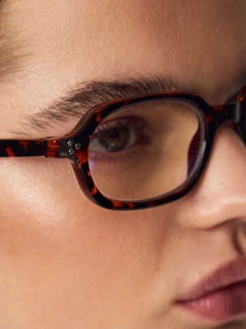 Lunettes de soleil 'PCOlivia' PIECES en noir
