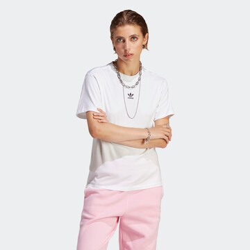 ADIDAS ORIGINALS T-shirt 'Adicolor Essentials' i vit: framsida