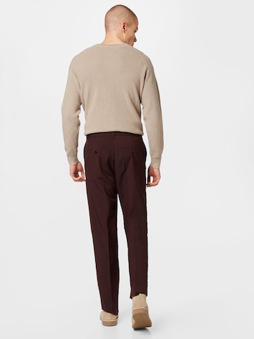 Regular Pantalon à plis 'Lewis' WEEKDAY en marron