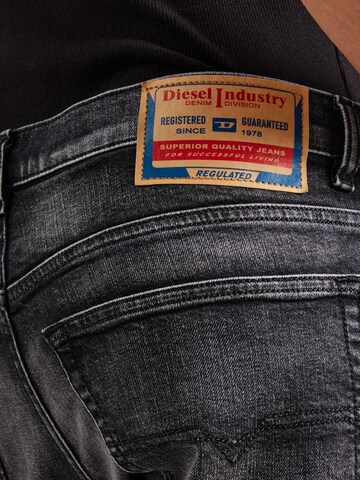 DIESEL Regular Jeans '2023 D-FINITIVE' in Black