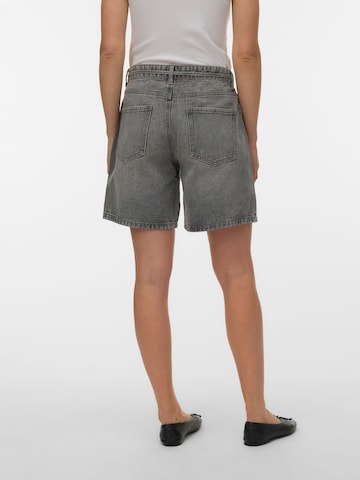 VERO MODA Regular Jeans 'Wien' in Grijs