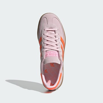 ADIDAS ORIGINALS Låg sneaker 'Handball Spezial' i rosa