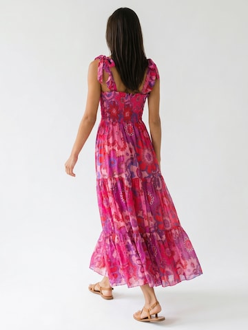 Abito estivo 'Girl Got Pockets Silk Linen Shirred Maxi Dress' di Introvertie VIENNA in rosa