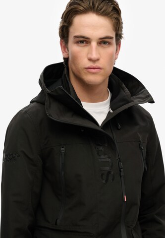 Superdry Tussenjas in Zwart