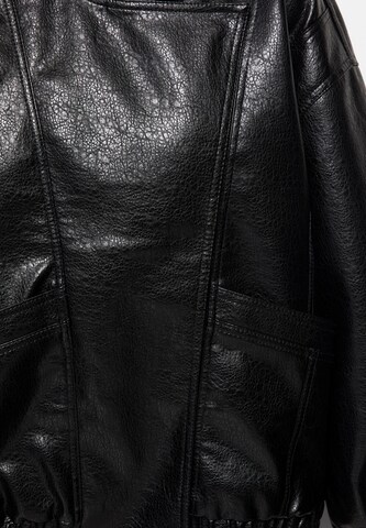 Pull&Bear Jacke in Schwarz