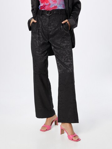 Regular Pantalon à pince 'Retrieve' YAS en noir : devant