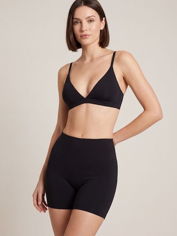 camano Skinny Workout Pants in Black: front