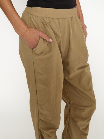 Regular Pantalon 'Isla' DESIRES en beige