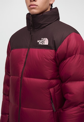 THE NORTH FACE Regular fit Winterjas '1996 Retro Nuptse' in Rood: voorkant