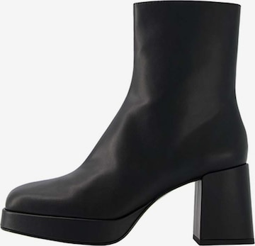 Bershka Ankle Boots in Black