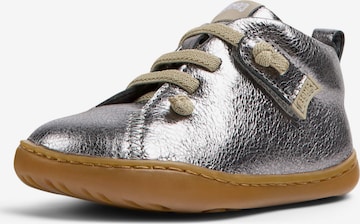 CAMPER Lauflernschuh 'Peu Cami' in Silber: Vorderseite